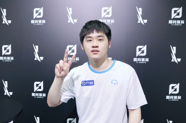 赛后采访中 赛后采访中